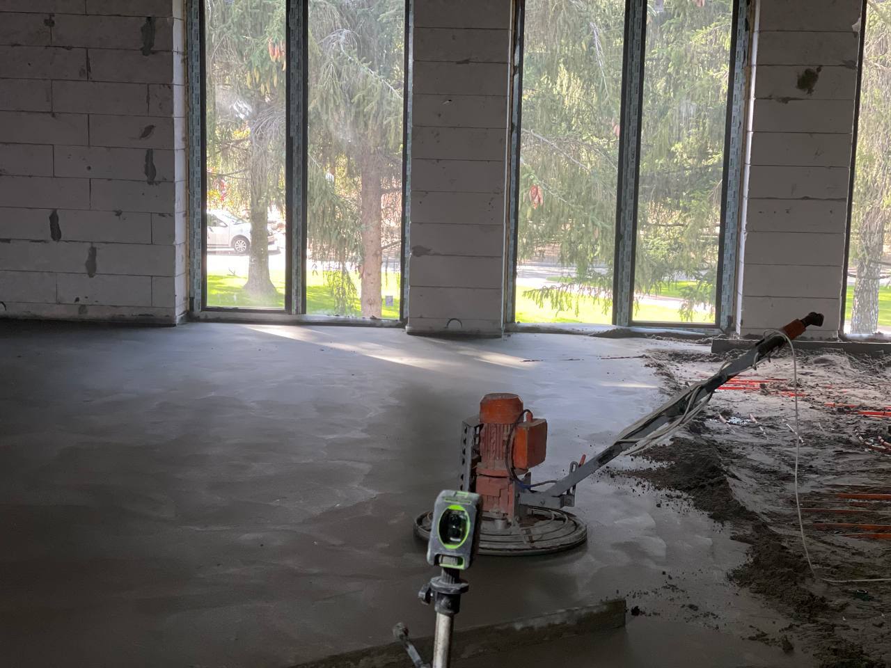 Posadzka półsucha — realizacja BUILD NOW